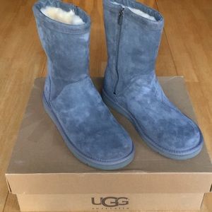 UGG Australia Women’s Roslynn Boots, Grey, size 9